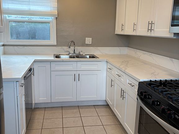 3rd image of 2120 Dayton Dr