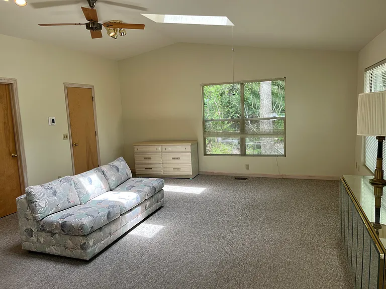 20255 Longview Dr — Photo 4