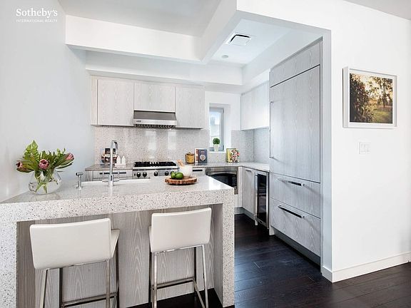 4th image of 37 Warren St APT 7C