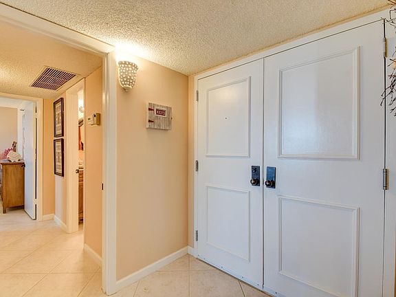 4th image of 600 Ocean Dr APT 10D