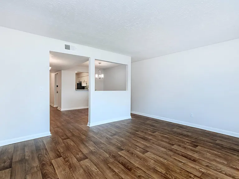 Chase Cove Apartments — Photo 95