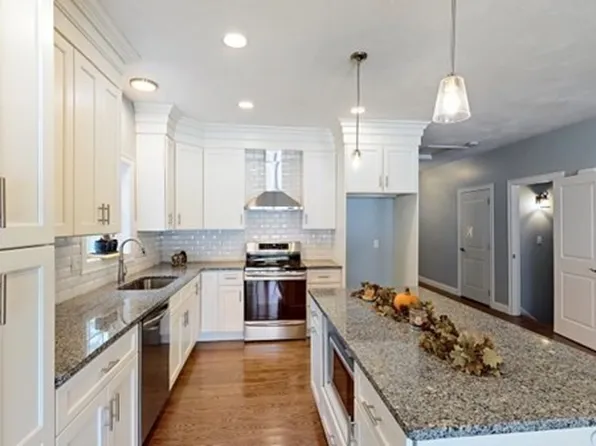 20 Country Club Blvd #1, Dudley, MA 01571