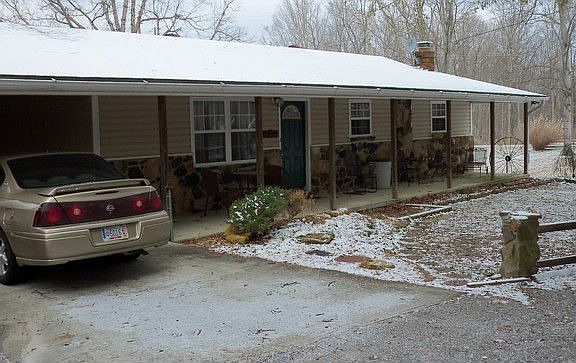 5th image of 50 Donna Ln
