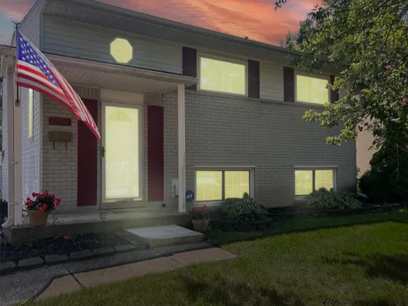 22539 Candace Dr, Rockwood, MI 48173
