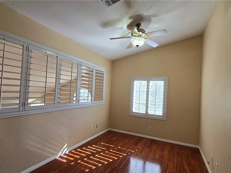 2232 Alanhurst Dr — Photo 2
