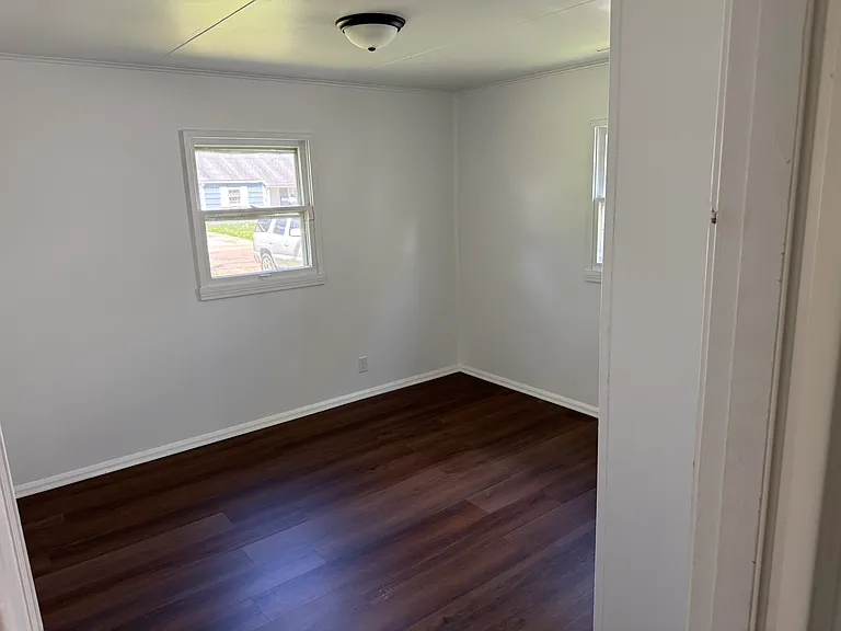 921 Giddings St — Photo 6