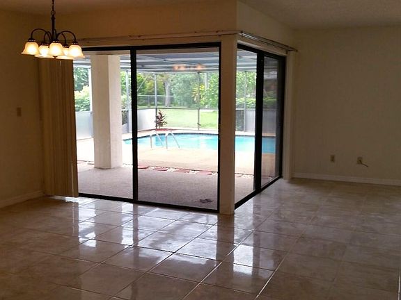 Living room/dining room