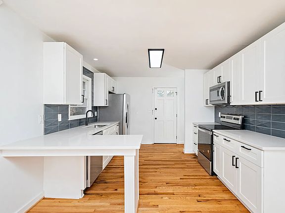 3rd image of 2312 Sheffield Rd