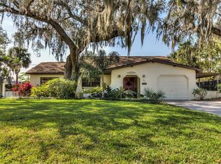 701 Madison St, Tavares, FL 32778
