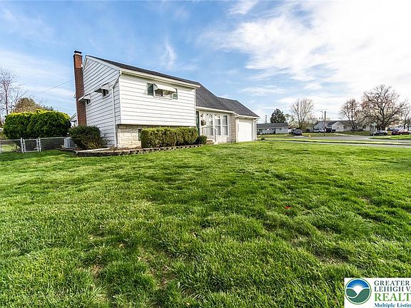 3rd image of 2273 Vista Dr