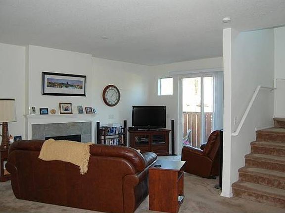 9' ceilings and open room