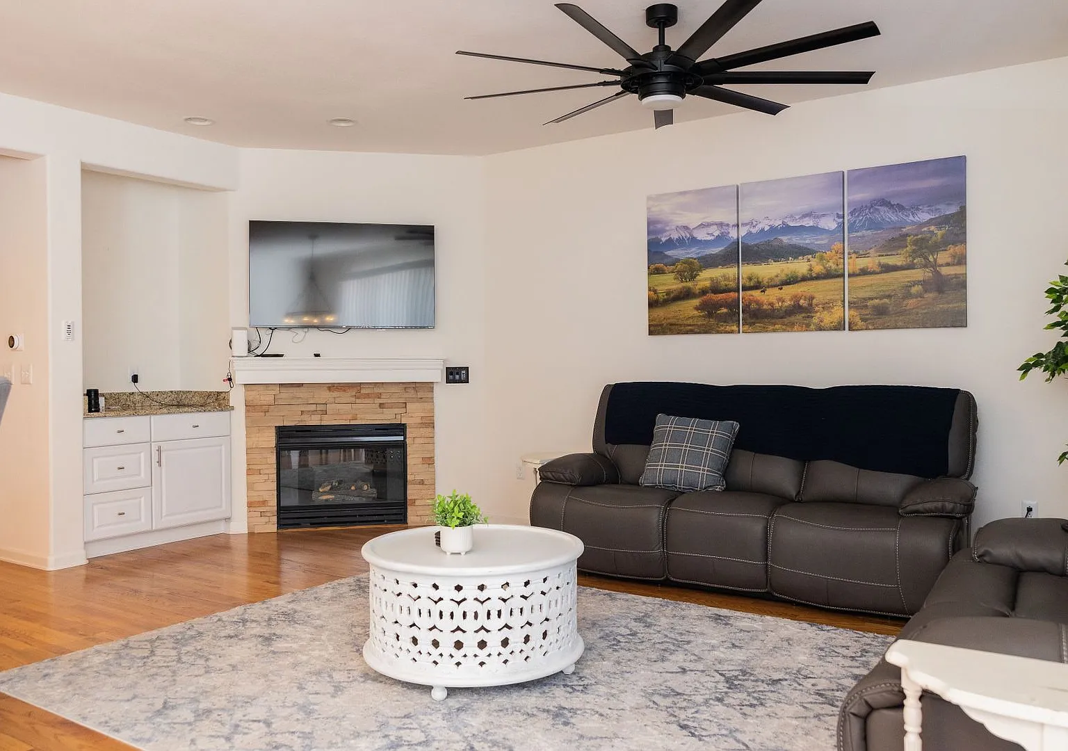 Beautiful Condo near Plum Creek Golf Course- Community Pool- Low maintenance! — Photo 3