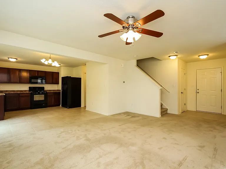 1192 N Aberdeen Dr — Photo 3