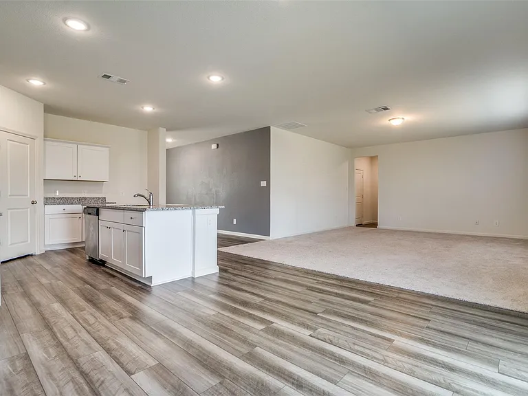 731 Yorkshire Dr — Photo 10