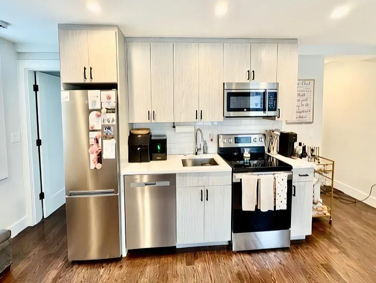 364 Hanover St #4 — Photo 8