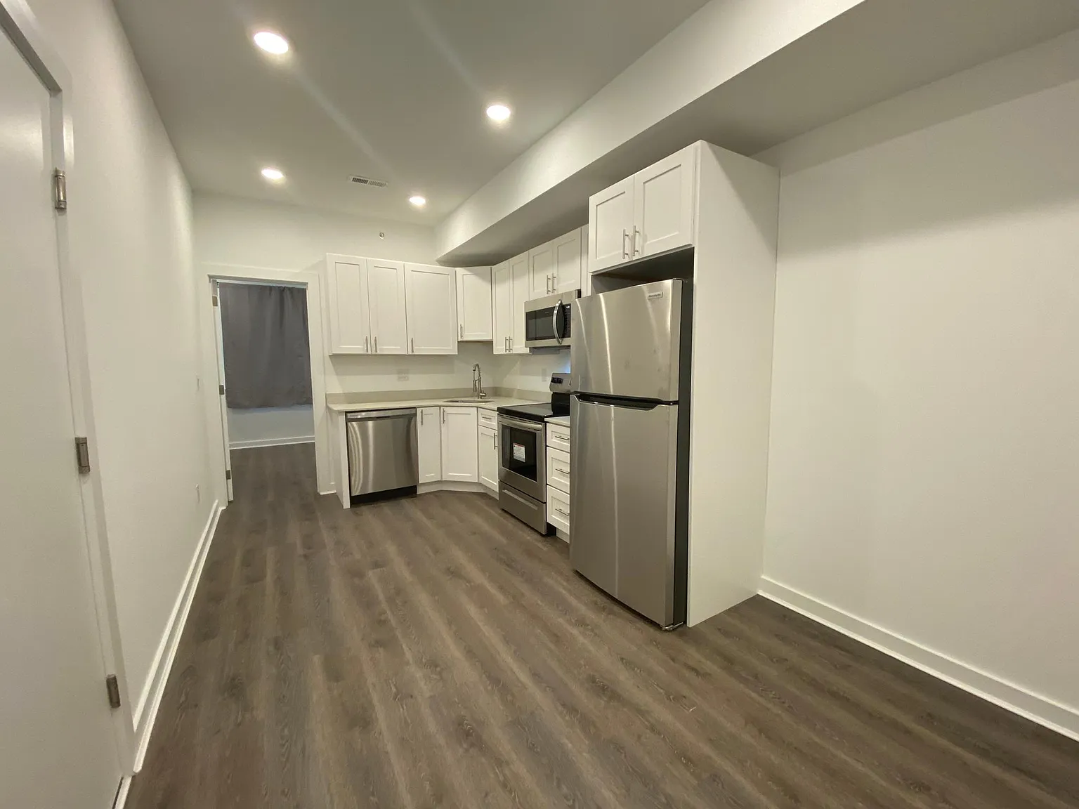 2 bed, 840 sqft, $1,350 — Photo 1