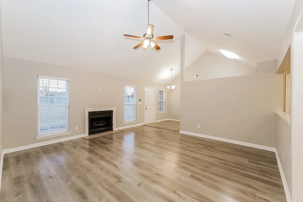 3 bed, 2.0 bath, 1700 sqft, $2,640 — Photo 4