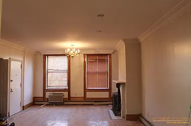 Rented by aptsandlofts.com