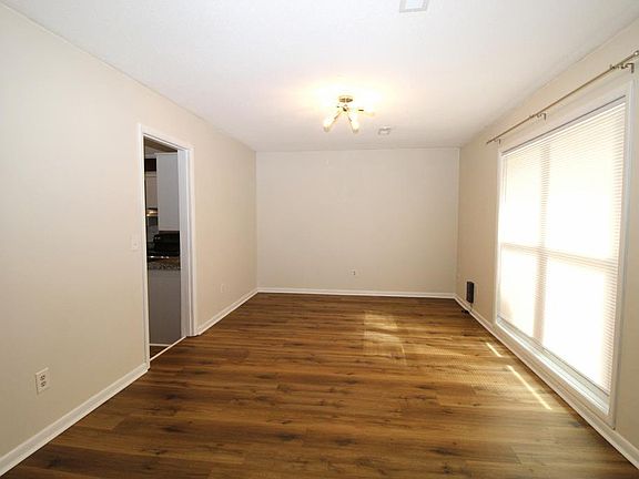 4th image of 2907 Selwood Cir