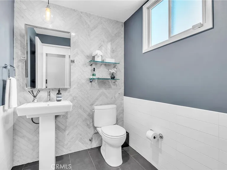 532 W Elk Ave #1 — Photo 9
