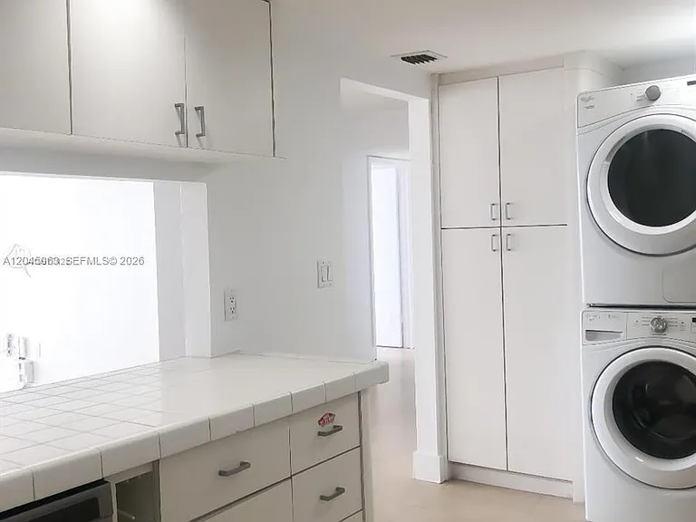 199 Ocean Lane Dr #505 — Photo 8