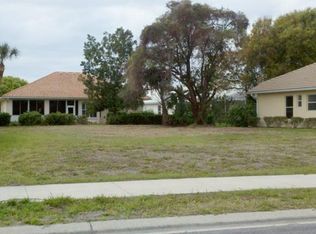 670 Lakescene Dr, Venice, FL 34293