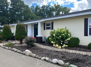 5082 Greenbrook Cir, Howell, MI 48855