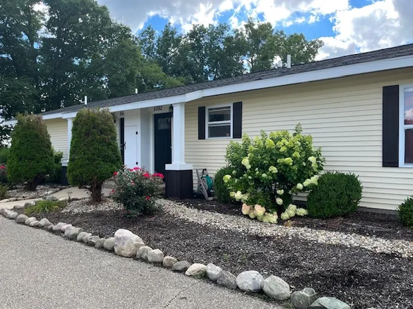 5080 Greenbrook Cir #5080, Howell, MI 48855