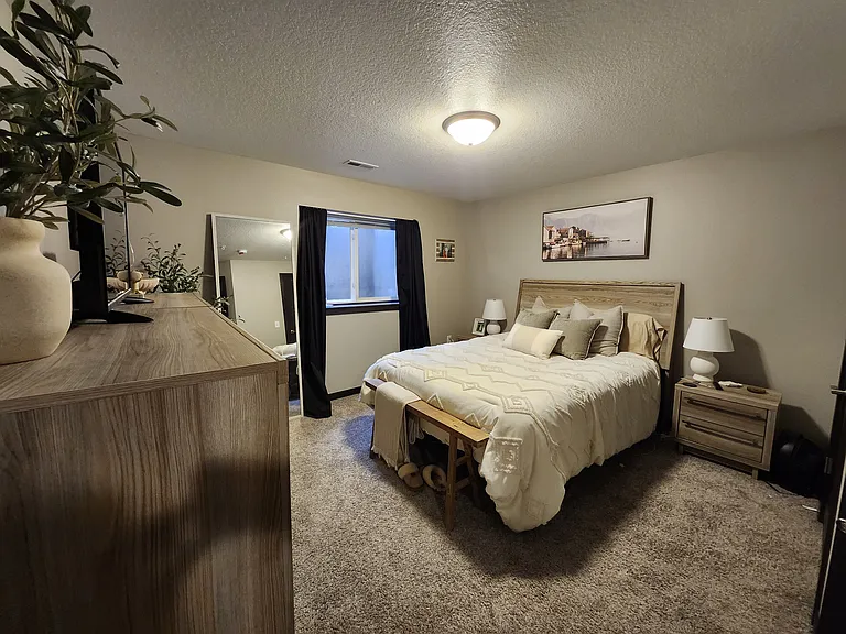 1690 Hong St — Photo 10