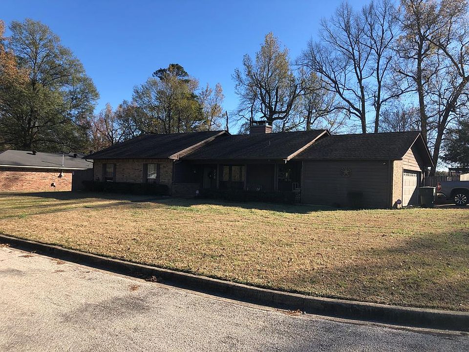 1st image of 923 Texas Oak St