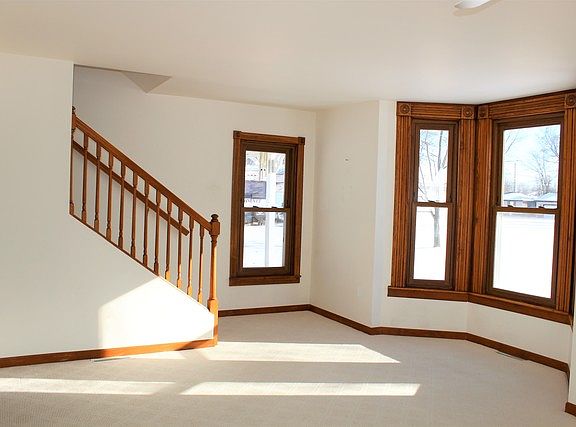 5th image of 105 N Merrill St