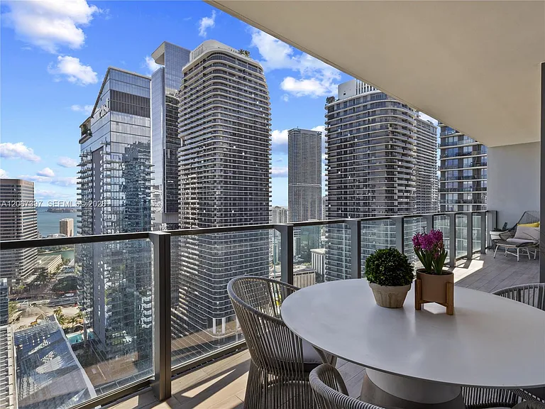 88 SW 7th St #3007 — Photo 26
