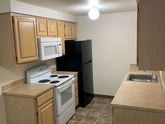 3rd image of 821 Cottage St NE #202