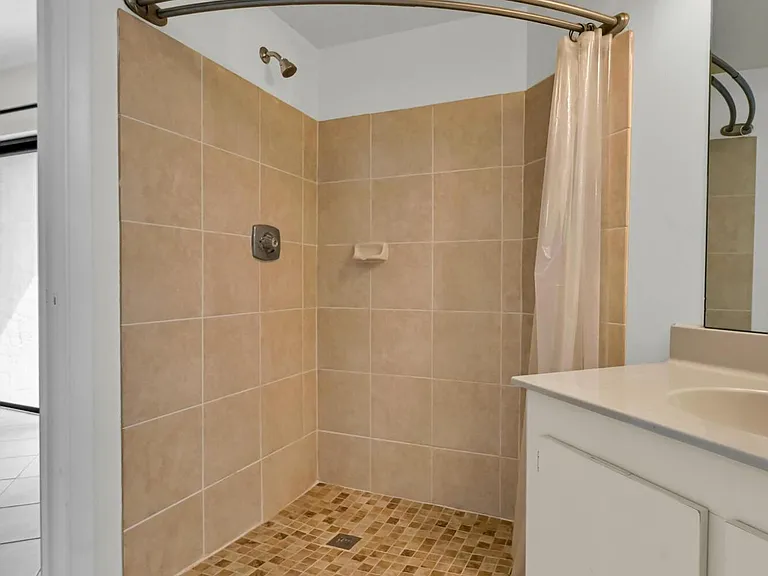 2013 NE Collins Cir #50 — Photo 16