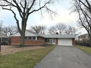 2 Meadowood Dr, Oak Brook, IL 60523