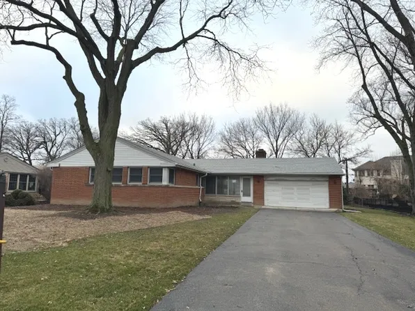 2 Meadowood Dr, Oak Brook, IL 60523