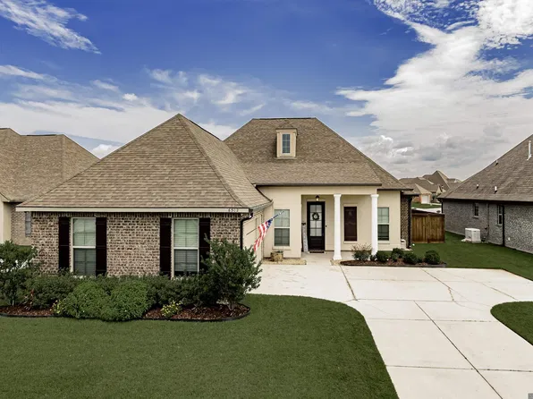 6302 Soaring Dr, Gonzales, LA 70737