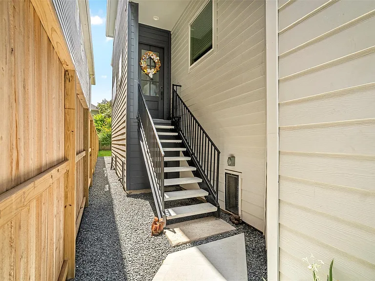 1531 Beall St #A — Photo 4