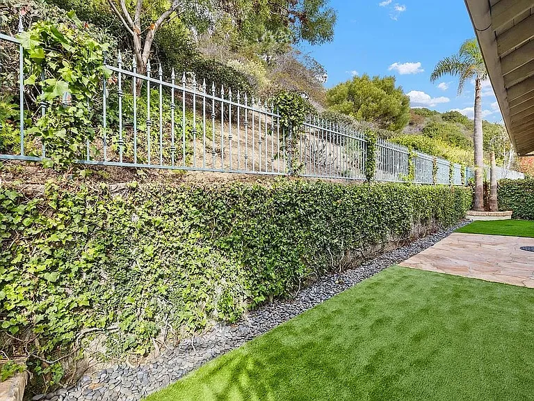 2738 Carriagedale Row — Photo 32