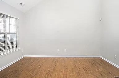 4th image of 229 Amir Cir