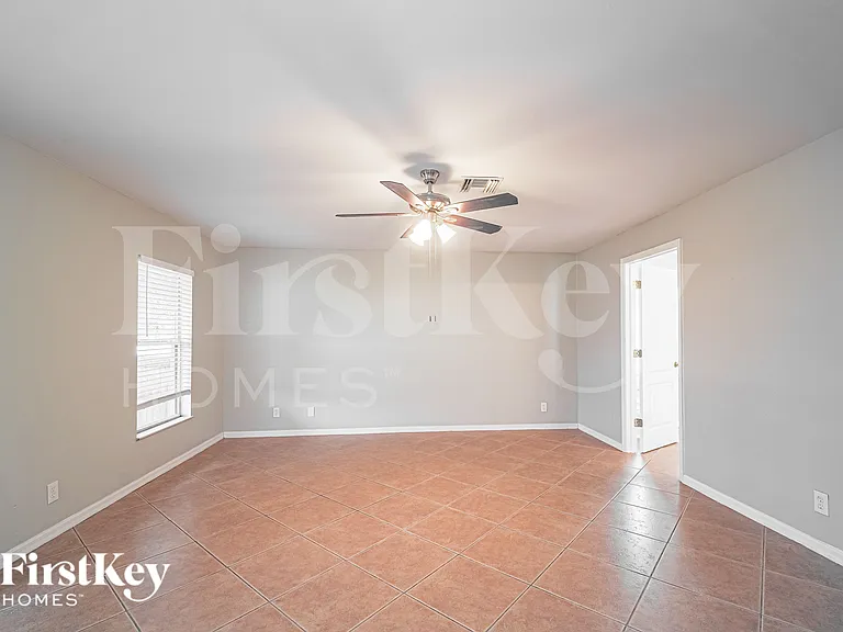 2731 SW 2nd Ln — Photo 10