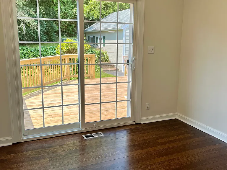48 Spring Ln — Photo 17