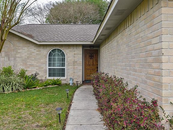 3rd image of 14214 Cornelia Dr