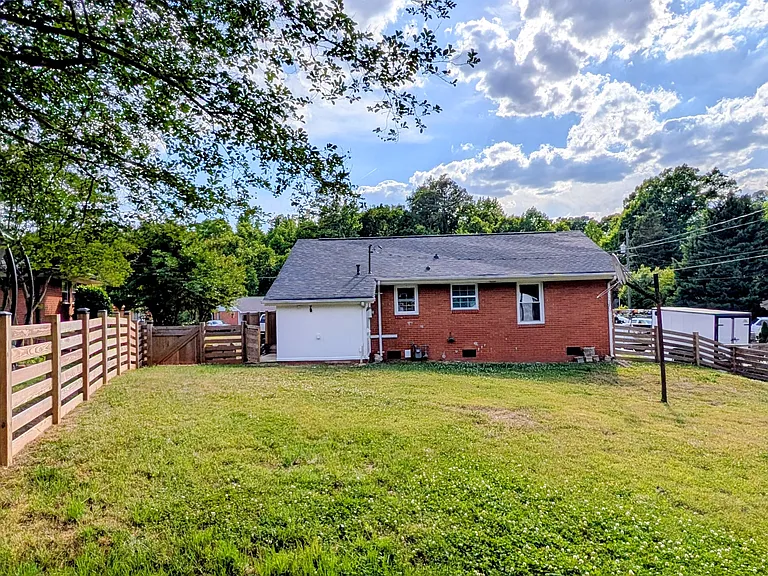 622 Northcrest Dr — Photo 13