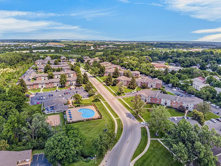 40-Woodlands-40_Community