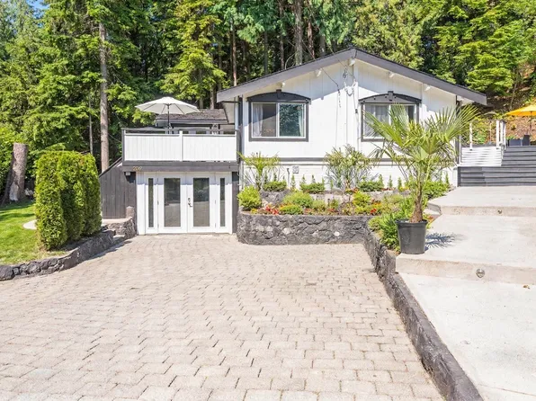 3870 Emerald Dr, North Vancouver, BC V7R 3B8