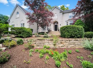 36W244 Fieldcrest Dr, St Charles, IL 60175