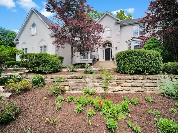 36W244 Fieldcrest Dr, St Charles, IL 60175