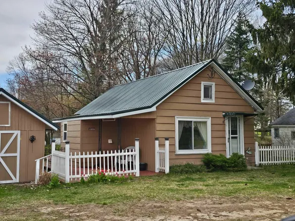 160 Webster St, Morley, MI 49336