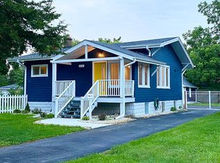 884 Hollywood Ave, Des Plaines, IL 60016